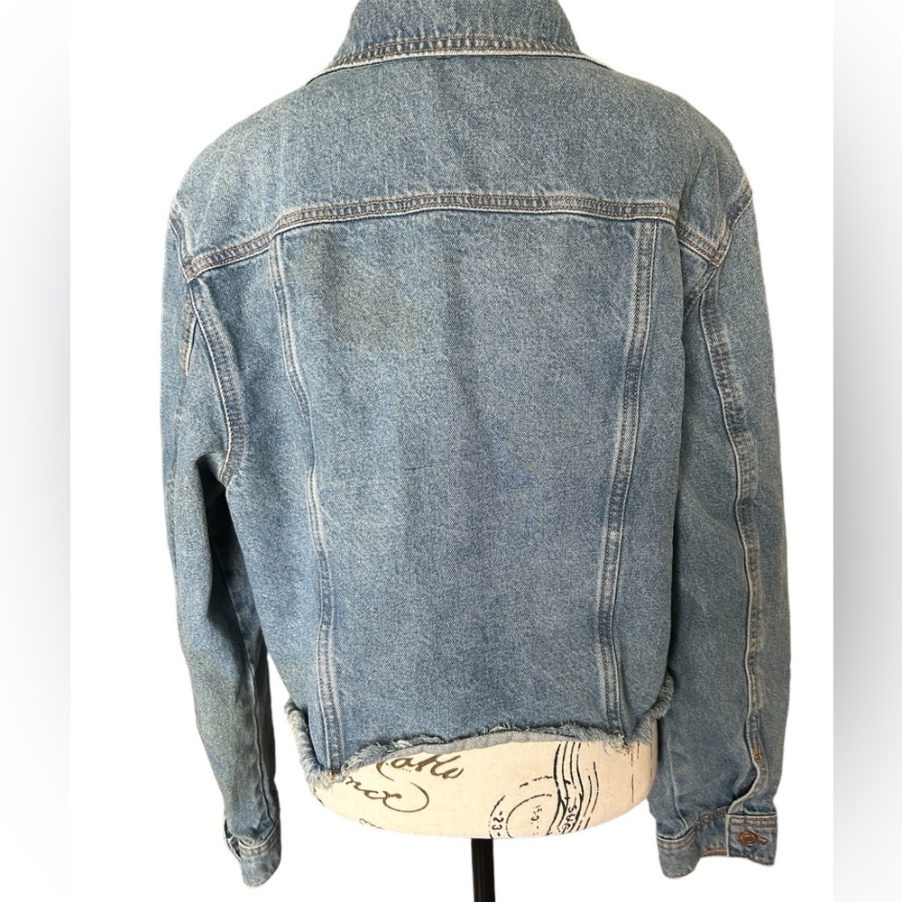 5/$25 Victoria’s Secret PINK distressed hem denim jean jacket size medium - Picture 2 of 12